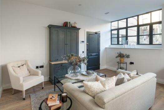 One Navy, Bath Apartment Exterior photo
